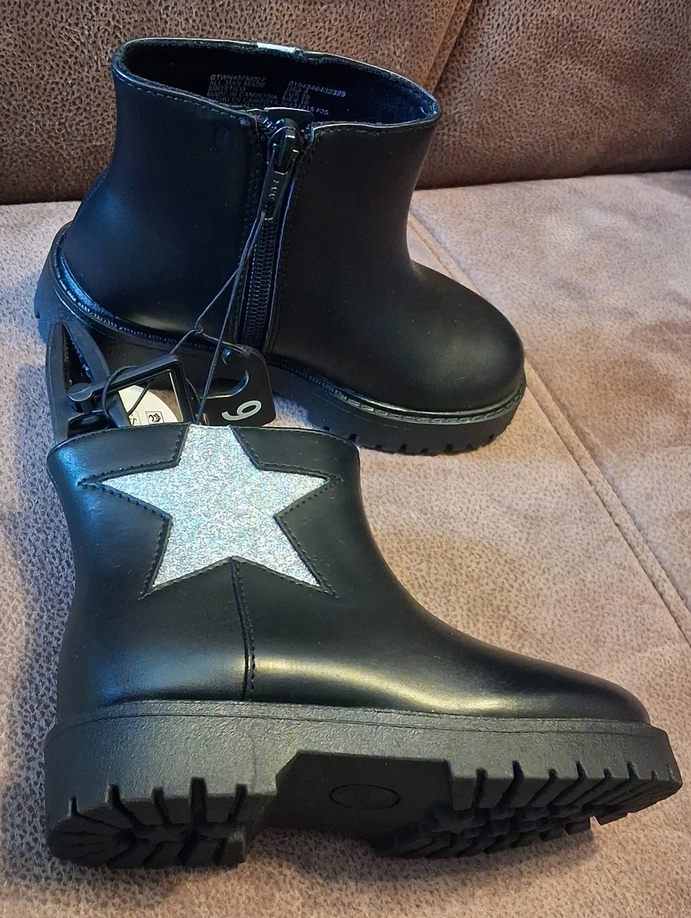 Wonder Nation Kids' Black Chelsea Combat Boots with Silver Glitter Star Size 9